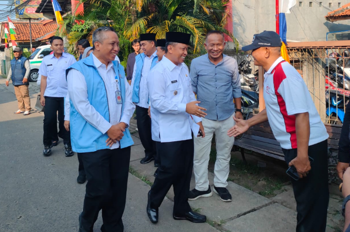 Wali Kota Depok Supian Suri saat hadiri launching Kopdes Merah Putih Sukamaju Senin 21 Juli 2025.