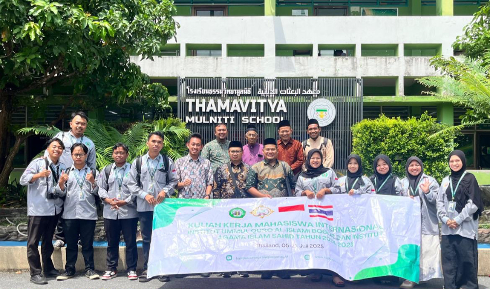 Foto bersama civitas IUQI Bogor usai laksanakan PkM Internasional di Yala Thailand.