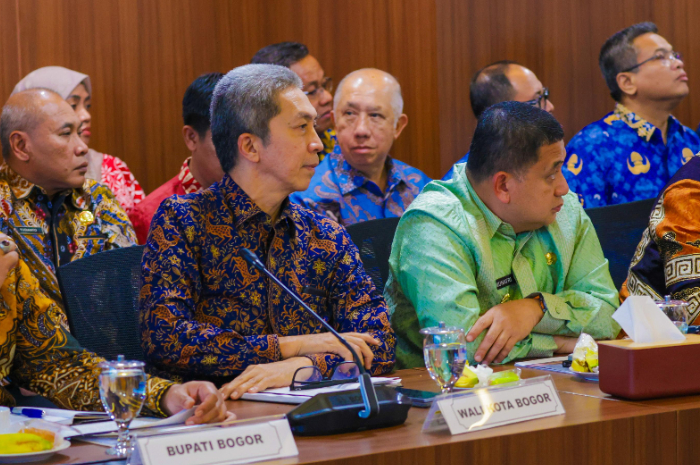 Wali Kota Bogor Dedie A Rachim saat mengikuti rapat terbatas proyek nasional Pengelolaan Sampah Menjadi Energi Listrik (PSEL) beberapa waktu lalu.