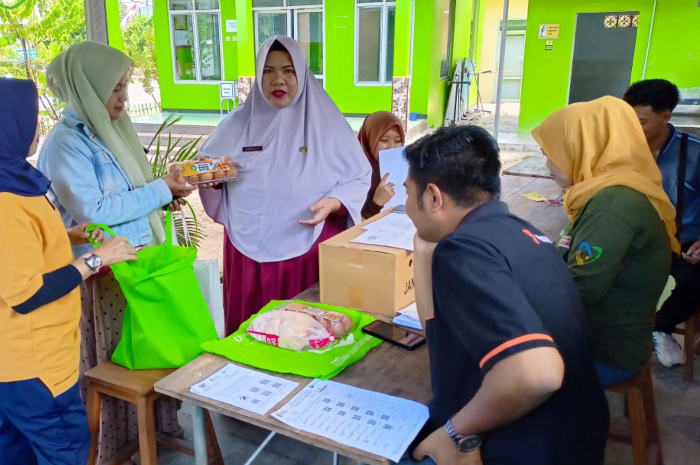 Penyaluran Bansos Non Tunai di Kelurahan Tegalgede