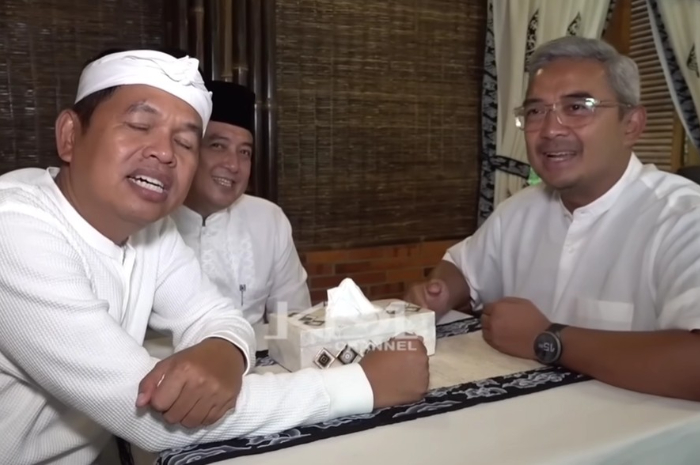 Gubernur Jawa Barat, Dedi Mulyadi saat bersama Wali Kota Bandung Muhammad Farhan.