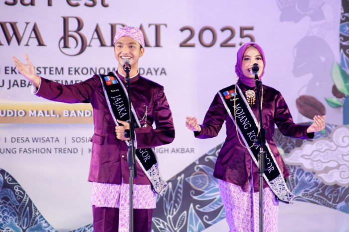Penampilan Mojang Jajaka Kota Bogor di tingkat Provinsi Jawa Barat.