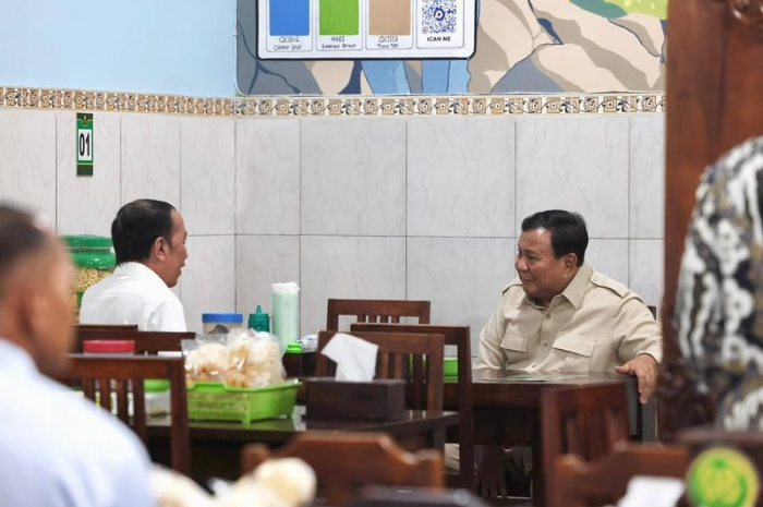 Presiden Prabowo Subianto dan Joko Widodo (Jokowi) saat di Bakmi Jawa Bu Citro, Solo.