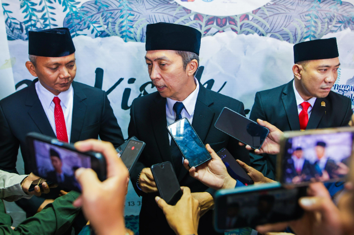 Wali Kota Bogor, Dedie Rachim saat memberikan keterangan soal penerbitan SKTM.