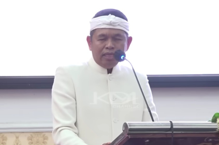 Gubernur Jawa Barat, Dedi Mulyadi memberikan sambutan saat HUT Purwakarta.