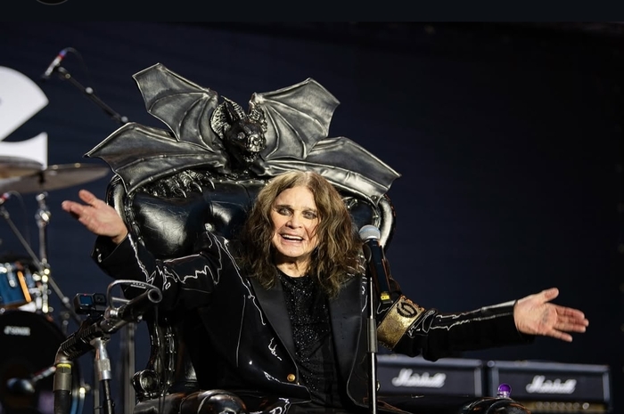 Ozzy Osbourne meninggal dunia di usia 76 tahun.