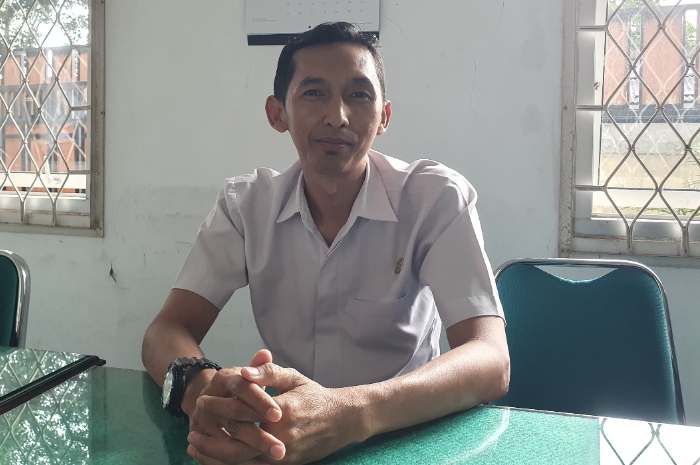 Mediator Hubungan Industrial Dinas Tenaga Kerja (Disnaker) Kabupaten Bogor Surya Kuncoro saat dimintai keterangan.