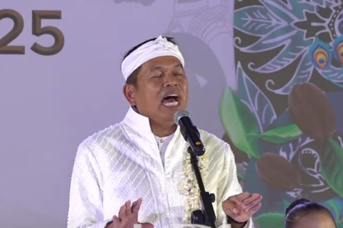 Sebelum peragaan busana, Gubernur Jawa Barat, Dedi Mulyadi memberikan sambutan.