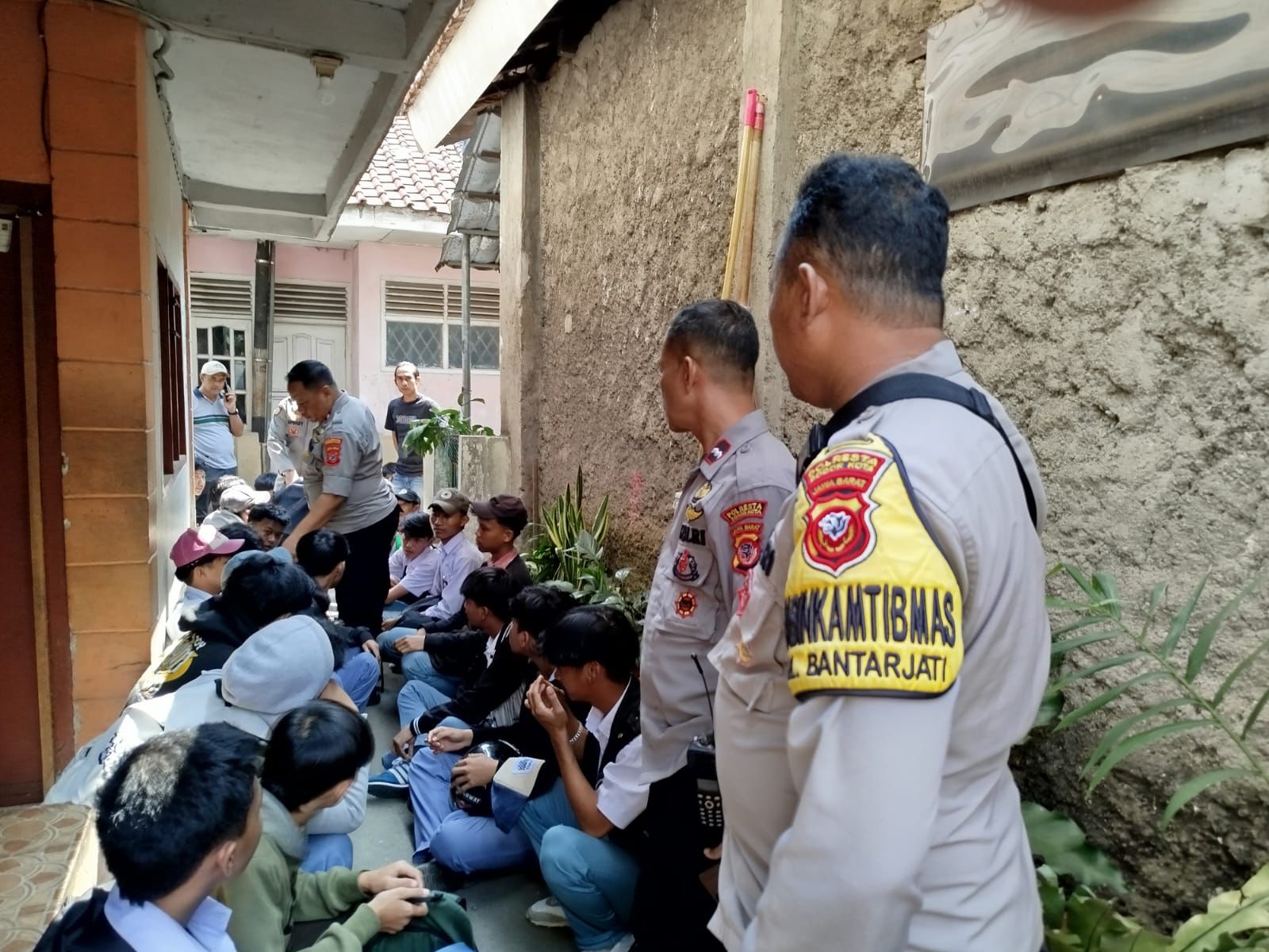 Polisi amankan sejumlah pelajar Kota Bogor yang ketahuan konsumsi miras.