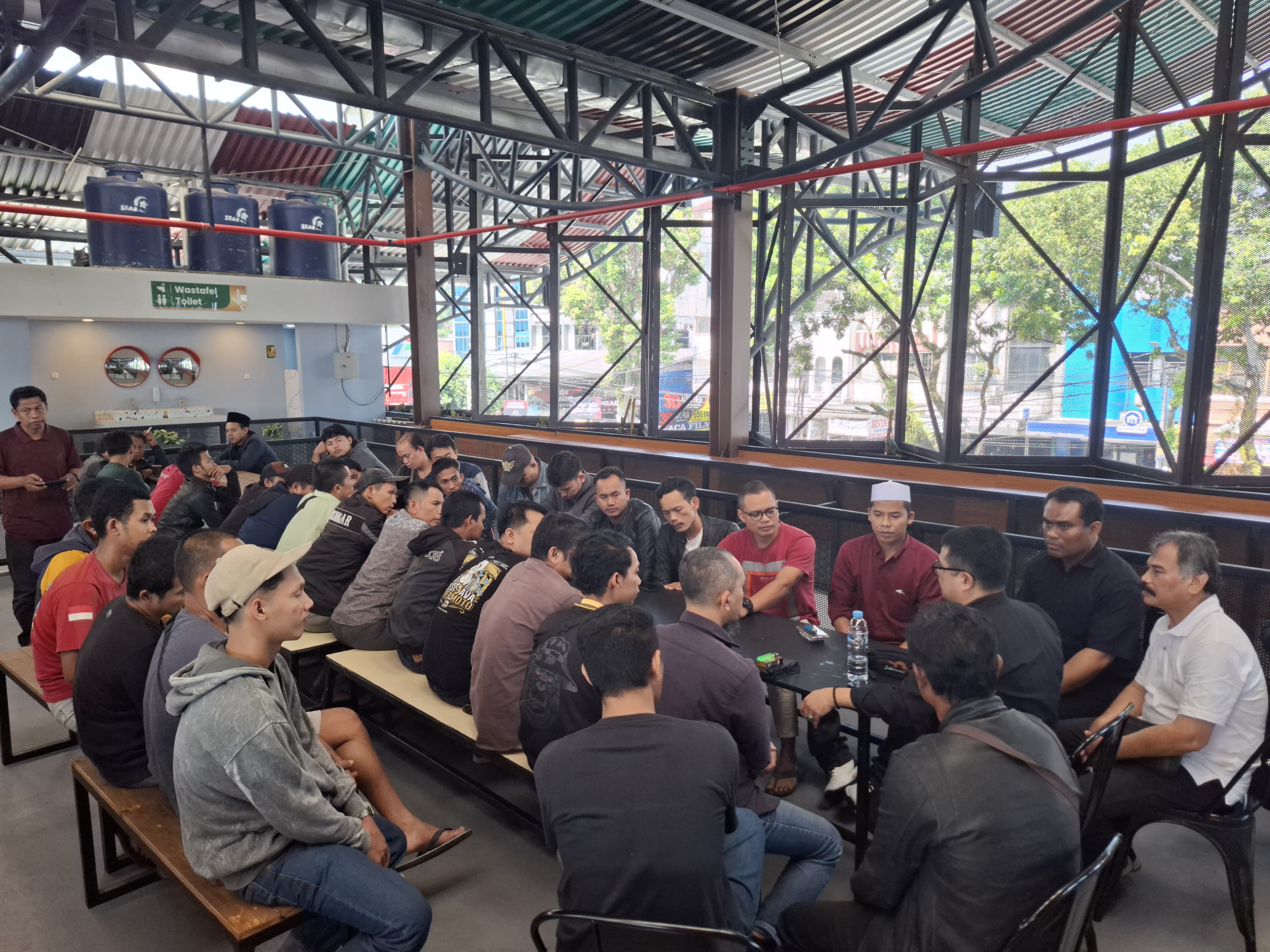 Audiensi paguyuban pedagang Pasar Sukasari dengan Perumda PPJ Kota Bogor.