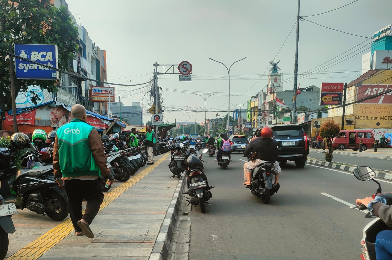 Jalur pedestrian di Kota Depok yang dikeluhkan warga.