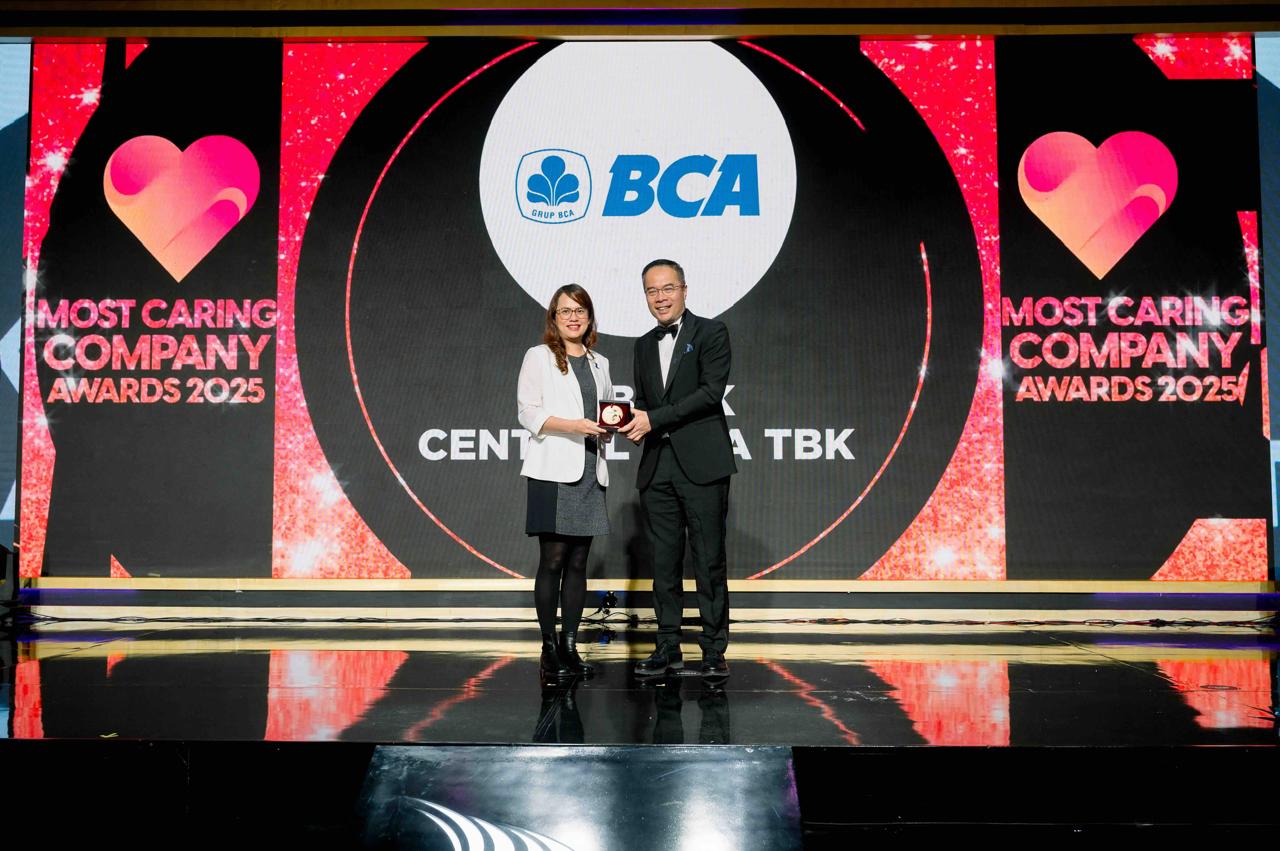 PT Bank Central Asia saat meraih penghargaan diajang HR Asia Awards 2025
