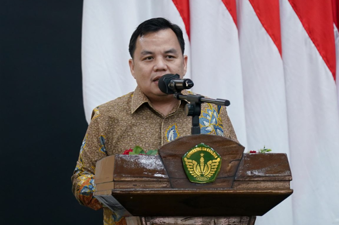 Ketua DPRD Kota Bogor Adityawarman Adil saat menyampaikan keterangan.