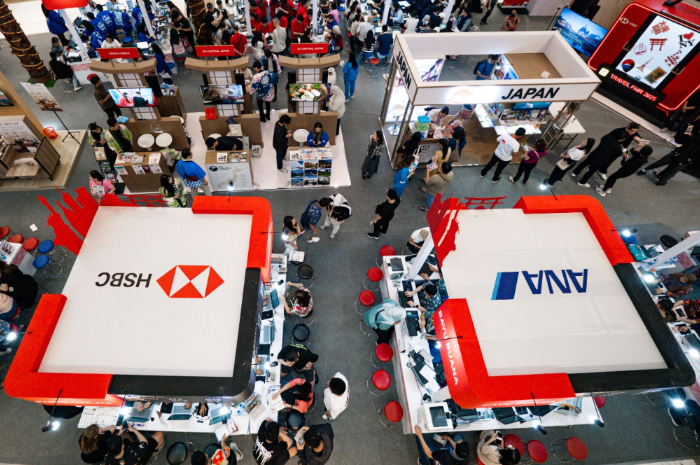 HSBC ANA Travel Fair 2025 di Laguna Atrium Central Park Mall di Jakarta.