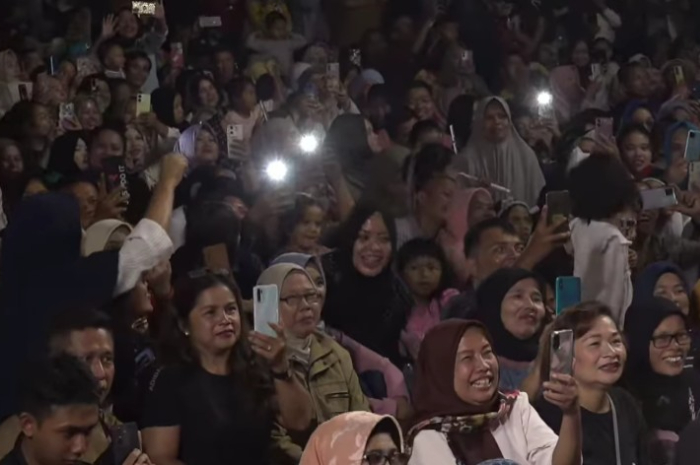 Warga Kota Bogor antusias mendengar penjelasan Gubernur Jawa Barat, Dedi Mulyadi.