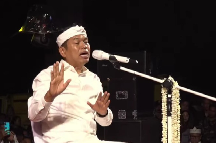 Gubernur Jawa Barat, Dedi Mulyadi mengajak warga Bogor agar menjaga sungai dan gunung.