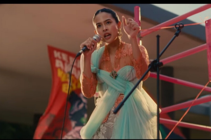 Maudy Ayunda saat memerankan tokoh di film pendek Kita Berkebaya.