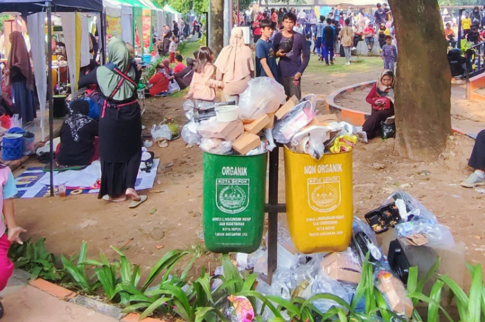 Kondisi tempat sampah di arena CFD Kota Depok.