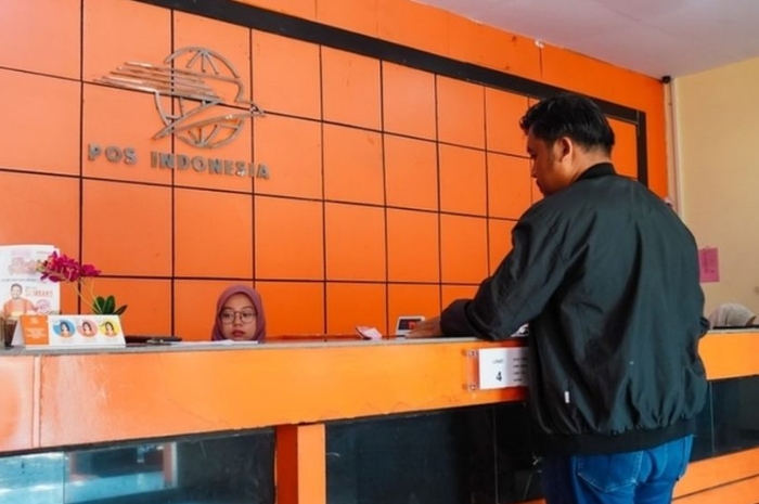 Ilustrasi mengambil BSU di kantor Pos.