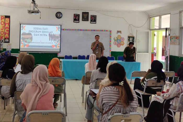 Antsusiasme wali murid saat mengikuti edukasi keuangan  dari Bank Kota Bogor.
