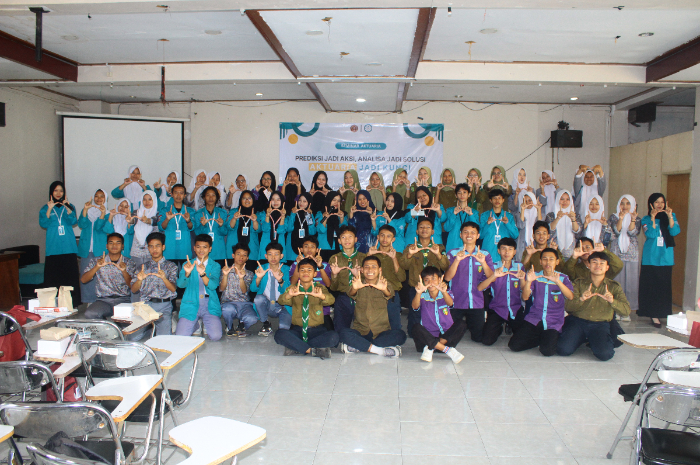 BERFOTO BERSAMA : Himasatria Umbara menyelenggarakan seminar Aktuaria