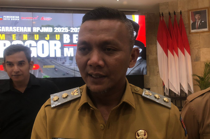 Wakil Wali Kota Bogor Jenal Mutaqin saat memberi keterangan kepada wartawan.