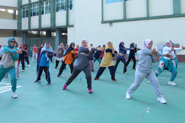 Suasana senam jantung sehat di Lapangan WR Supratman RSUD Raden Mohamad Noh Nur Jumat 25 Juli 2025