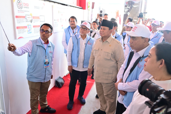 Presiden Prabowo Subianto saat Peresmian Program Koperasi Merah Putih di Desa Bentangan, Klaten, Jawa Tengah. PT Telkom luncurkan Digi Koperasi untuk mendukung program tersebut.