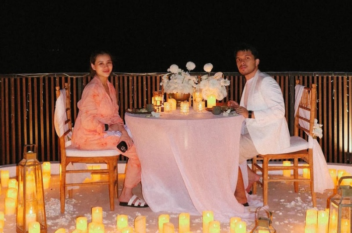 Thariq Halilintar dan Aaliyah Massaid merayakan satu tahun pernikahan.