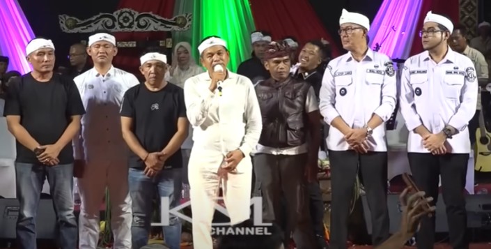 Gubernur Jawa Barat Dedi Mulyadi saat berterima kasih kepada warga Sukabumi