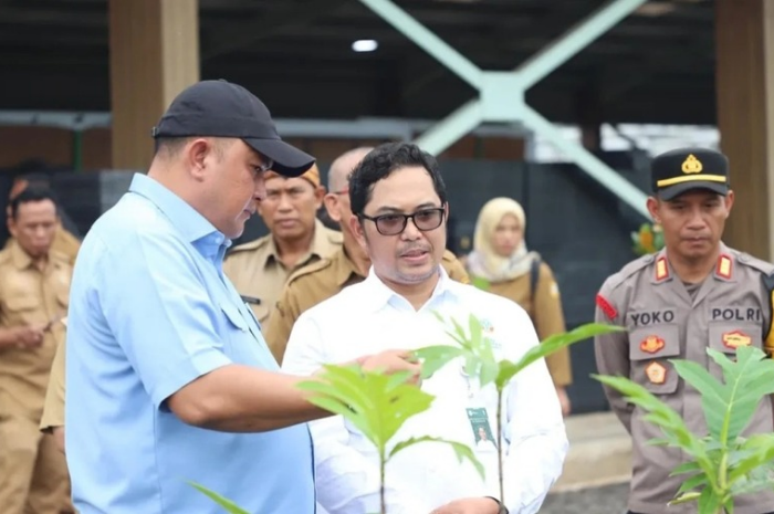 Bupati Bogor saat kunjungan kerja ke Balai Persemaian Rumpin