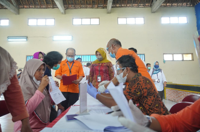 Ilustrasi Penyaluran Bansos PKH BPNT di Desa Ceporan