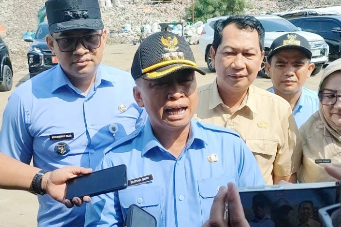 Wali Kota Depok Supian Suri merombak jajaran pejabat di Pemkot Depok.