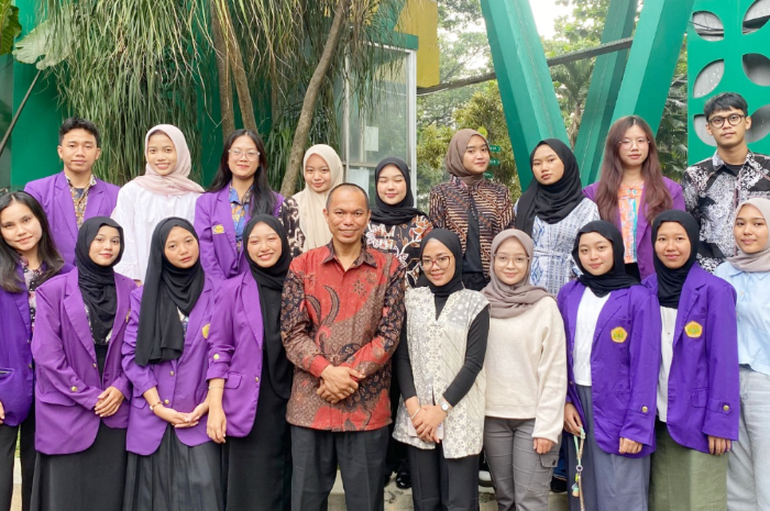 FEB Universitas Pakuan mengirimkan total 25 mahasiswa&nbsp;pada ajang The Sixth International Research Conference on Management and Business&nbsp;