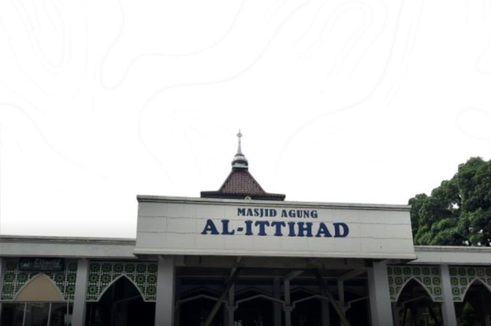 Masjid Agung Al Ittihad di Cibinong, Kabupaten Bogor menjadi salah satu masjid bersejarah.