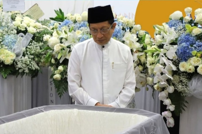 Menteri Agama datang ke Rumah Duka Sentosa, Jakarta, untuk melayat atas wafatnya Kwik Kian Gie pada Rabu, 30 Juli 2025.