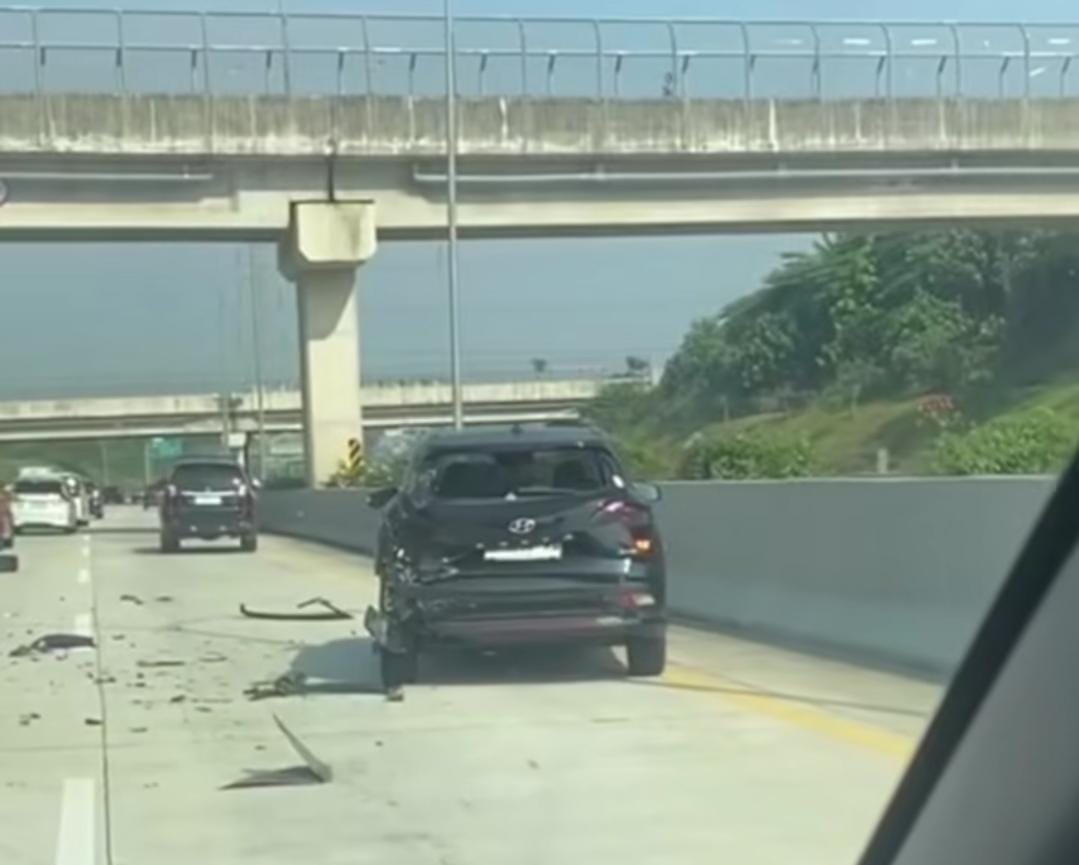 Kecelakaan beruntun di Gerbang Tol Limo Depok