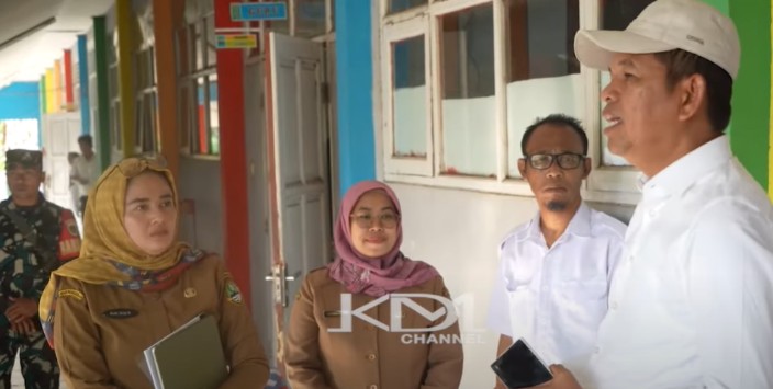 Gubernur Jawa Barat Dedi Mulyadi perintahkan sekolah buat pakta integritas terkait penggunaan helm