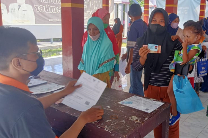 Ilustrasi Penyaluran Bansos di Keluraha Banjarsengon beberapa waktu lalu