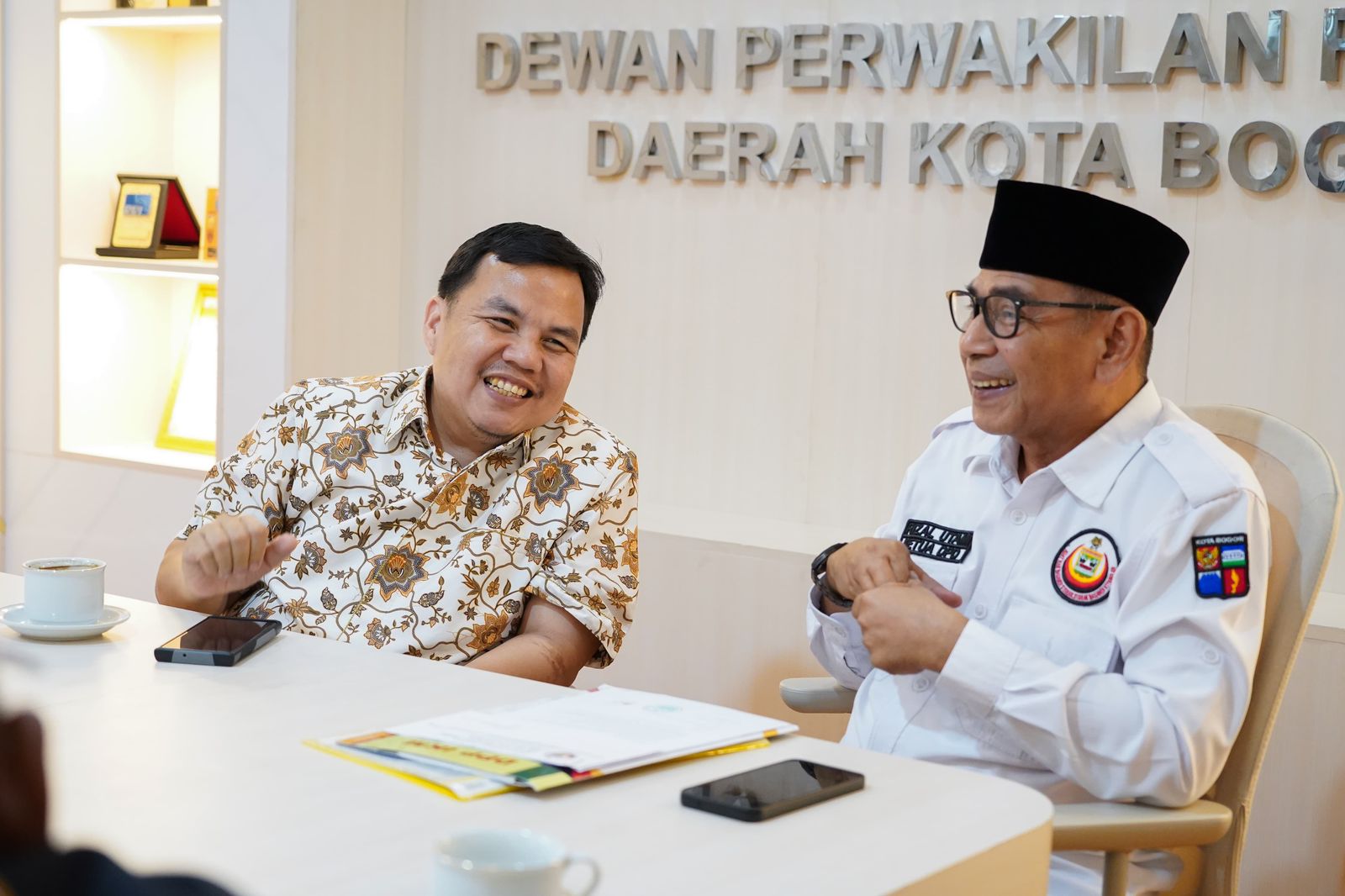 Ketua DPRD Kota Bogor saat menerima keluhan pedagang Pasar Kebon Kembang soal kenyamanan.