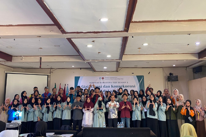 Berfoto bersama usai seminar di aula Umbara.