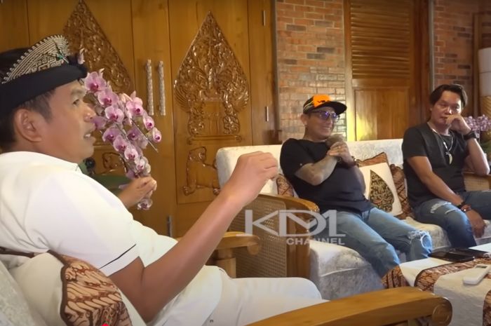 Pertemuan antara Dedi Mulyadi dengan beberapa kepala desa salah satunya Kades Hoho Alkaf.