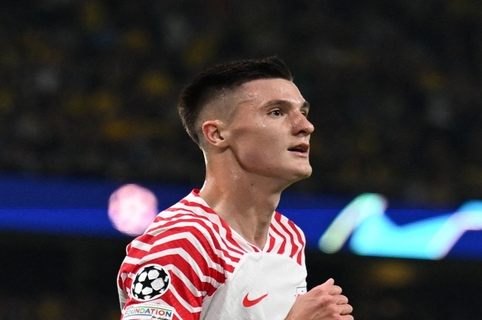 Benjamin Sesko jadi rebutan&nbsp;Newcastle United dan Manchester United.