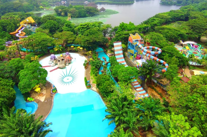 Suasana Water Kingdom di Jalan Raya Cileungsi&ndash;Jonggol KM 3, Mekarsari, Kabupaten Bogor