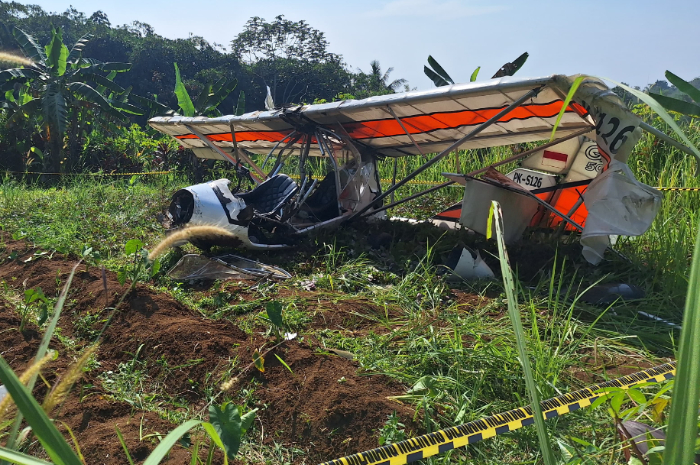 Kondisi Pesawat latih milik FASI usai terjatuh di Kecamatan Ciampea, Kabupaten Bogor.