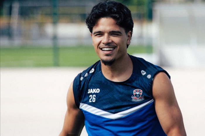 Ragnar Oratmangoen dalam sebuah sesi latihan di FC Dender, gelandang Timnas Indonesia tersebut absen dalam dua laga awal timnya di Liga Belgia musim ini.