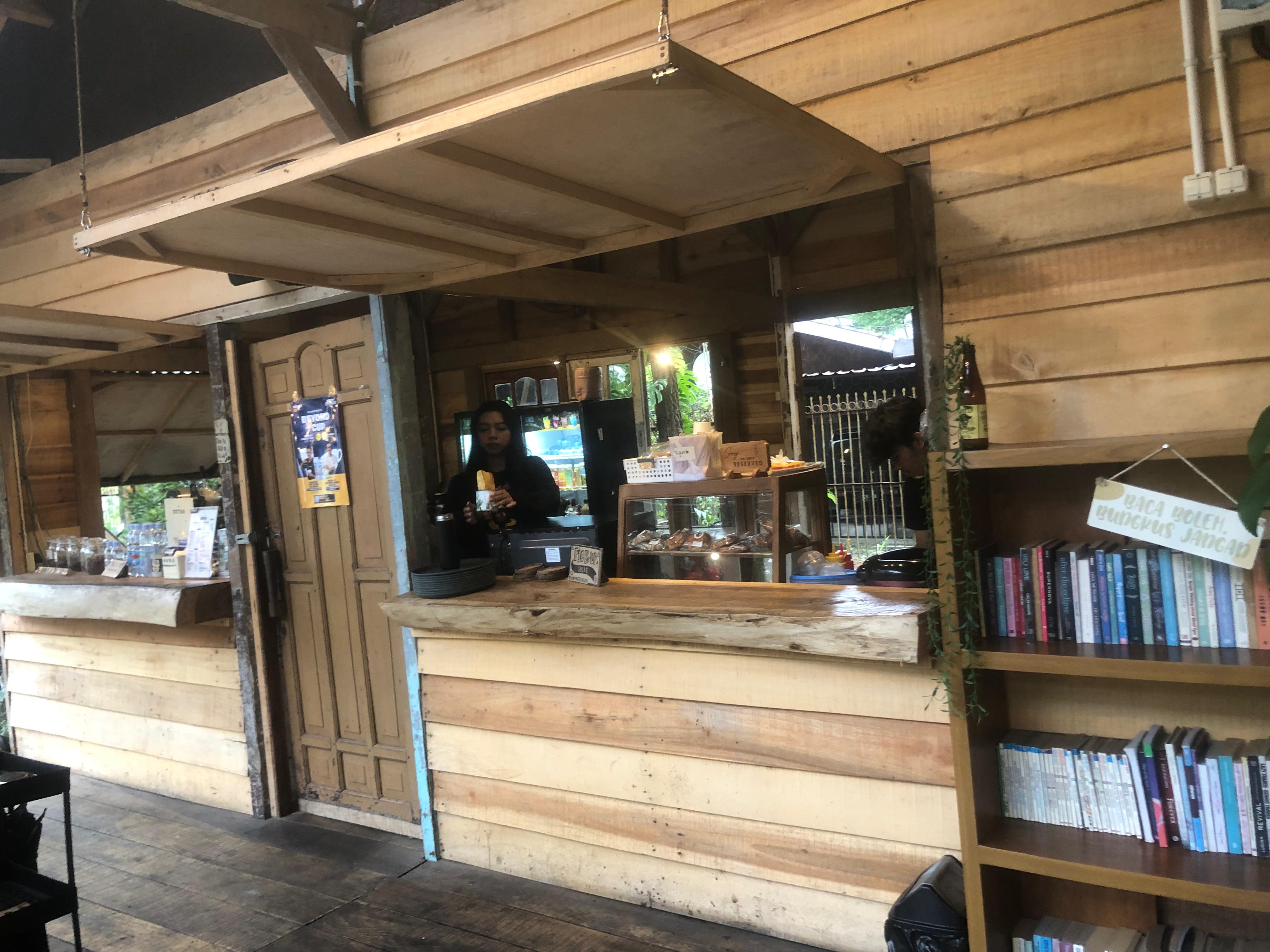 Coffeshop Uncle Jo yang ada di Jalan Raya Tajur, Kota Bogor.