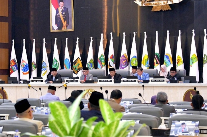 Suasana rapat paripurna DPRD Jawa Barat dalam rangka pengambilan sumpah pengganti antar waktu (PAW).