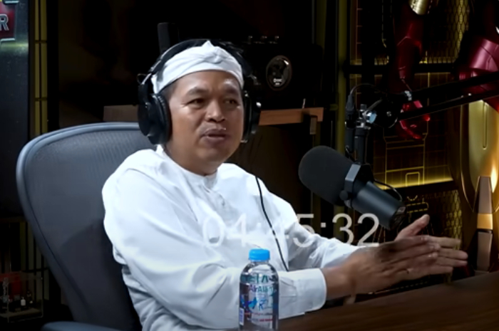 Gubernur Jawa Barat Dedi Mulyadi saat hadir dalam podcast Deddy Corbuzier.