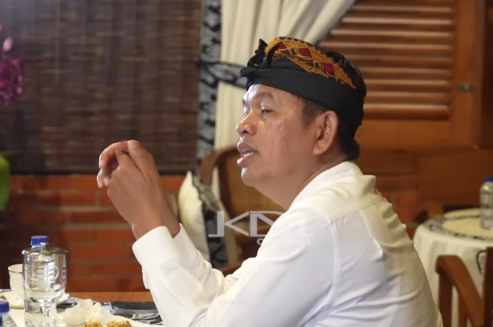 Gubernur Jawa Barat, Dedi Mulyadi mengungkapkan, pemilihan Kades Online membuat dukun jadi tidak laku.